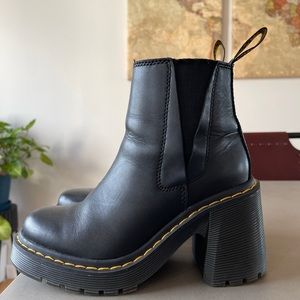 Dr Martens SPENCE LEATHER FLARED HEEL CHELSEA BOOTS